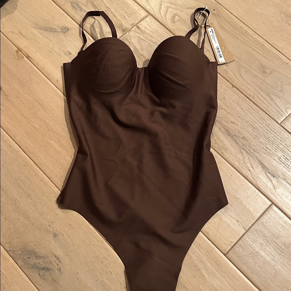 NWT Skims Body Molded Underwire Bodysuit in Cocoa! Size S - Picture 6 of 9